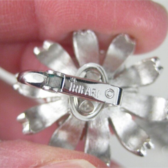 Trifari Silver Tone Clip On Earrings Floral Design Crown MOD Vintage 1950s - Picture 6 of 10